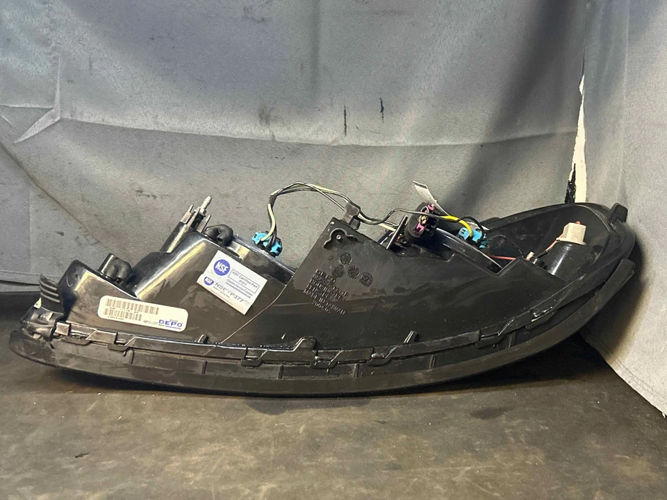 Fits 2004-08 PONTIAC GRAND PRIX Right Headlamp (aftermarket) OEM:N/A - Изображение 3 из 4