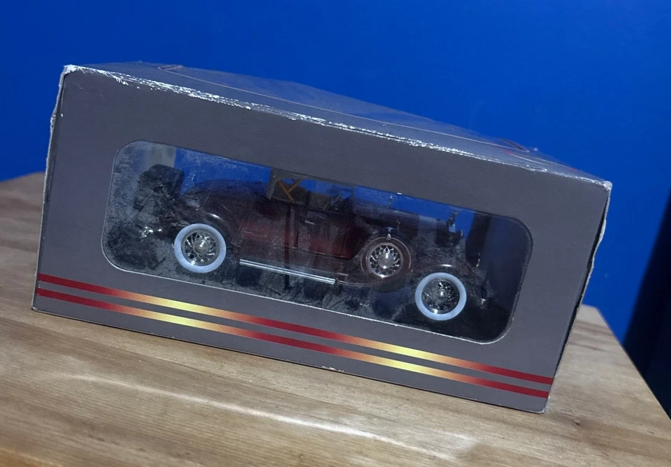 1930 Pierce Arrow Model B Signature Models 1:32 New In Box - Image 3 of 4