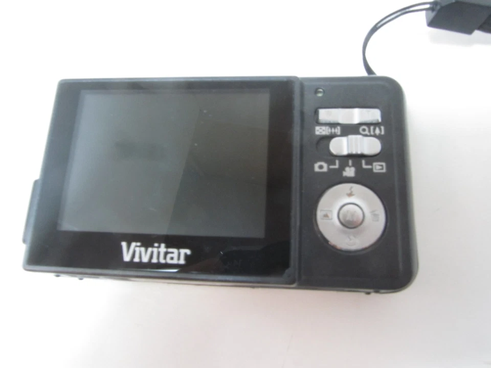 Vivitar Vivicam 8690 Digital Camera Black 8.1MP + Lowepro Bag Good & Working - Image 4 of 4