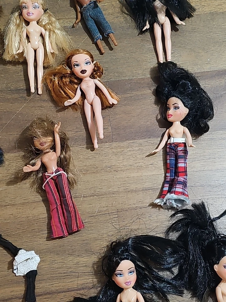 复古 Lil Bratz 迷你娃娃 13 件装带额外衣服、配件和鞋子 — 第 4/4 张图片