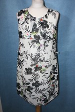 BNWOT SIZE 14 WHITE & BLACK FLORAL DRESS    3021