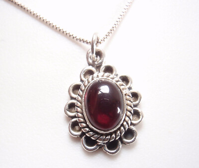 Kleiner Granat 925 Sterling Silber Anhänger oval mit floralen Akzenten