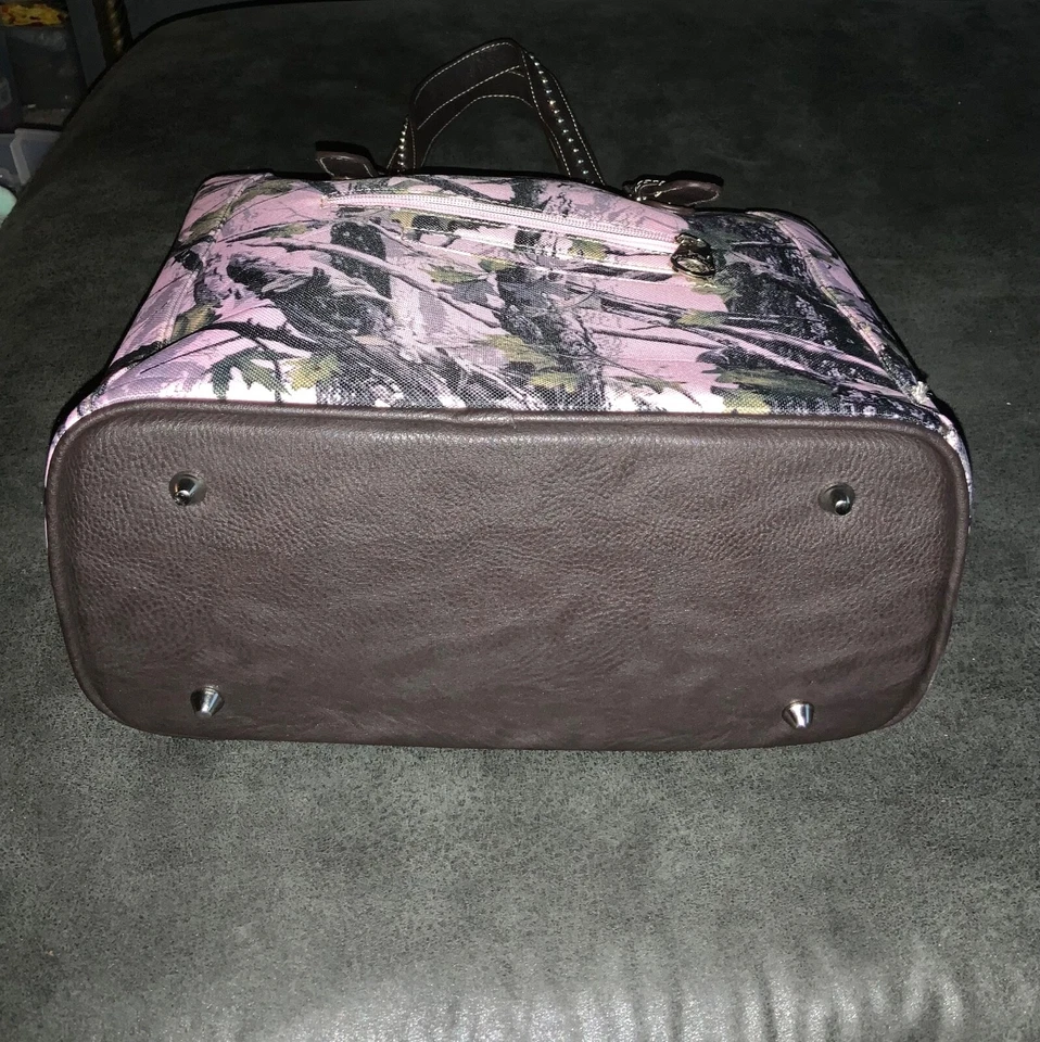 Montana West Designer tote with Cross in front and Pink Camo Pattern BRAND NEW - Image 3 of 4