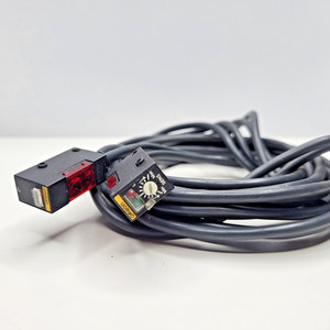 Omron E3S-BT81-L & E3S-BT81-D Photoelectric Sensor Pair 12-24VDC Used