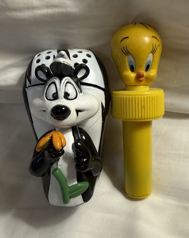 Vintage Warner Bros Tweety Pepe Le Pew Baking Soda Fridge Saver Stop 2 liter