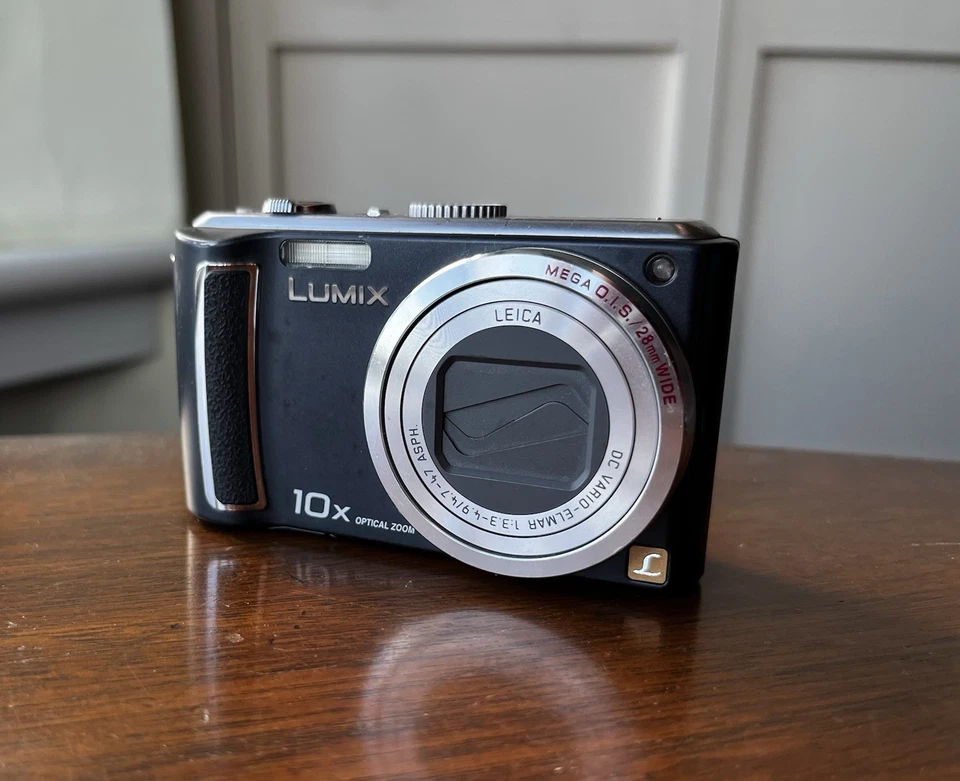 Panasonic Lumix DMC-TZ4 8.1MP Compact Digital Camera Black, photo 2 of 5