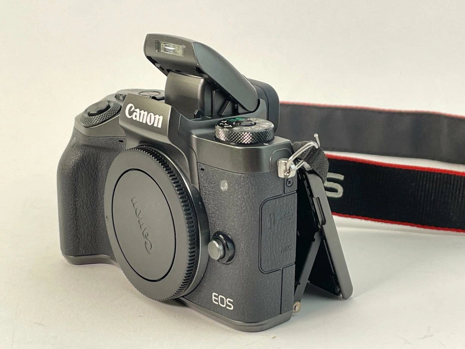 Беззеркальный цифровой фотоаппарат Canon EOS M5 (только корпус) - черный - 1279C001 - Изображение 3 из 4