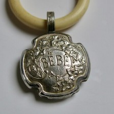 HOCHET BEBE, ancien hochet pour bébé en argent, Art Nouveau, hochet grelot .