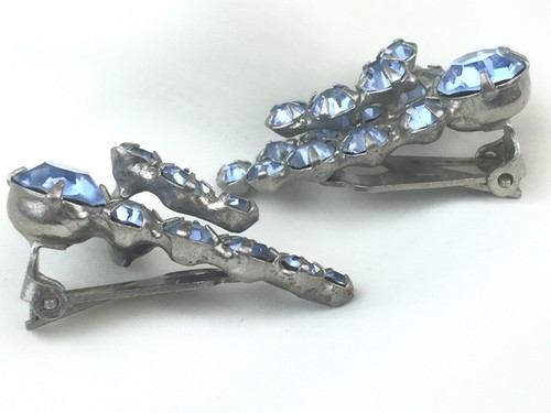 Vintage JULIANA? Sparkly Clip Earrings Light Blue Rhinestones - Picture 4 of 7