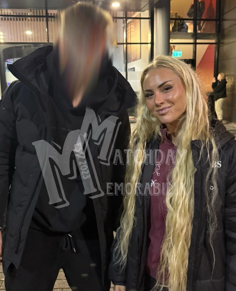 Foto firmada de ALISHA LEHMANN 8x6” - Memorabilia de Suiza - Certificado de autenticidad y prueba fotográfica Foto 3 de 4