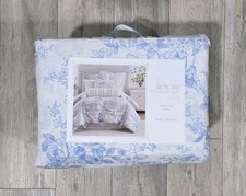 Armoire Collection Twin/Twin Extra Long Toile Floral Comforter Blue