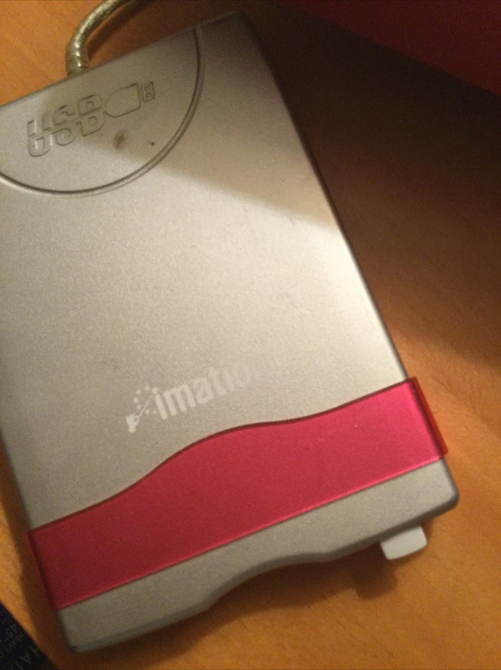 IMATION USB FLOPPY DRIVE for MAC OR PC. TESTED AND IT WORKS. - Image 4 of 4