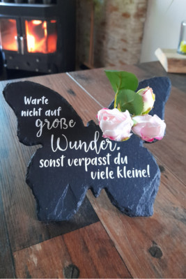 Schiefer Schmetterling mit Reagenzglas Vase Schiefertafel mit Spruch