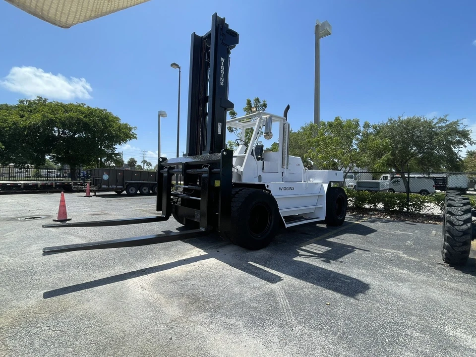 Carretilla elevadora Wiggins 420 YXL 42.000 libras de capacidad de elevación. Horas muy bajas año 2001 Foto 3 de 4
