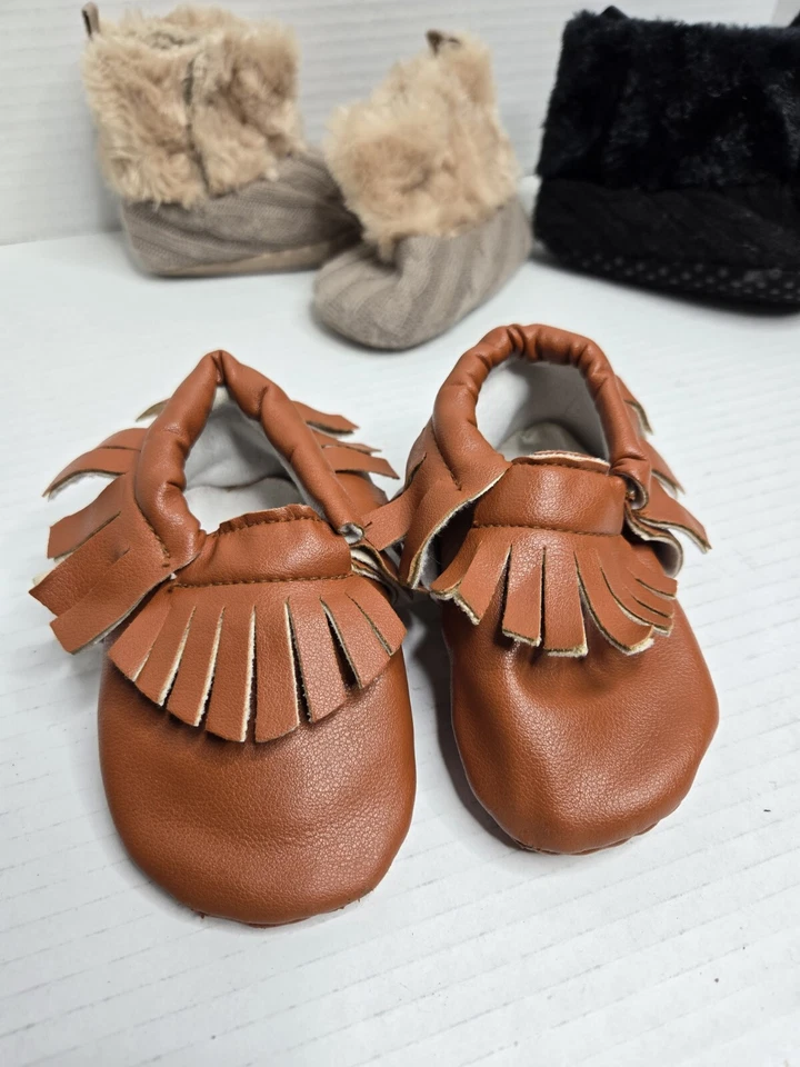 Lote de Botas de Bebê Macias Botas de Couro de Pele Sintética Bege Traseiro Marrom Mocassins  - Imagem 4 de 4