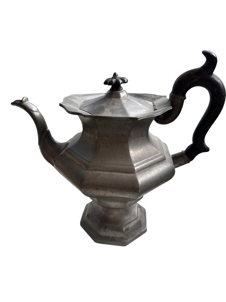 Antigua tetera de peltre Reed & Barton 1890 octágono mango de madera victoriana antigua 18 Foto 2 de 4