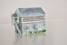 SD MOULDINGS N SCALE STONE PAINTED SIGNAL BOX for MODEL RAILWAY LAYOUT 1on