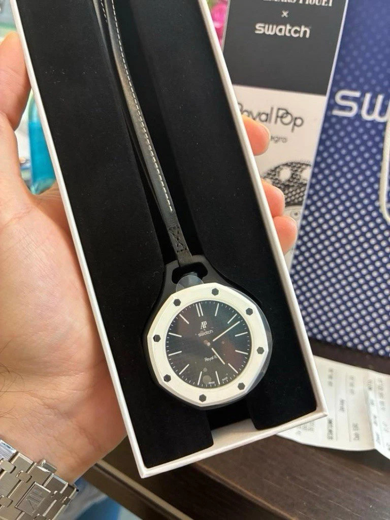 Наручные часы Swatch x AP Royal