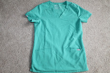 Women Figs SURGICAL GREEN Casma Technical Collection Three Pocket Scrub Top XXS