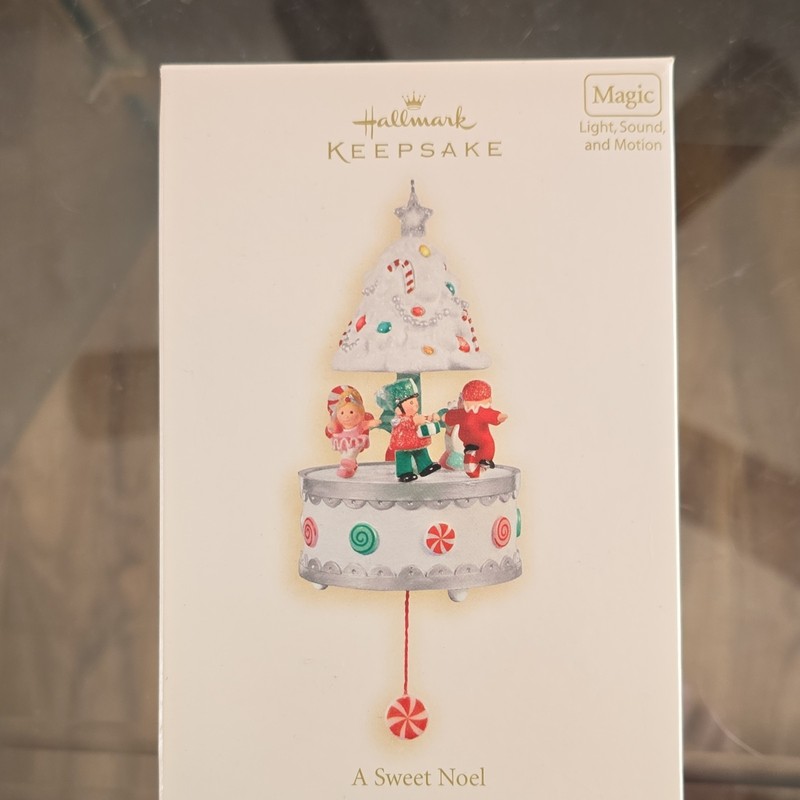 Hallmark Keepsake Magic A Sweet Noel Christmas Ornament Battery Light Sound