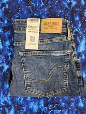 Signature by Levi Strauss & Co. Gold Label Women's 30x30 10 Medium Blue
