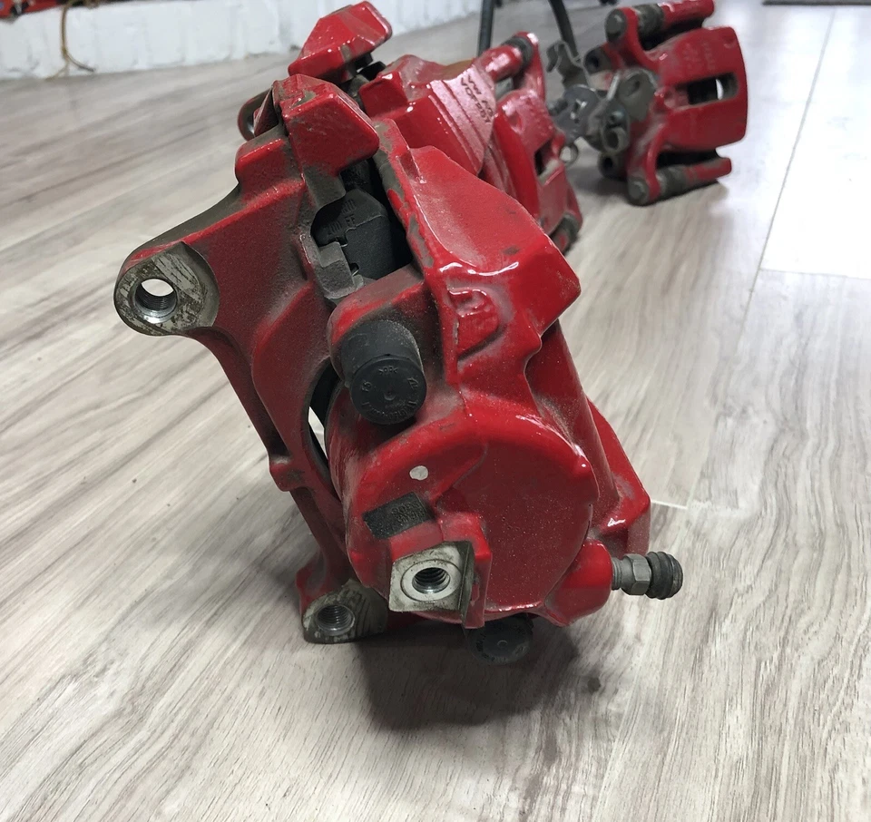 Volkswagen Passat GT 2018 juego rojo pinzas delanteras traseras poco kilometraje Foto 4 de 4