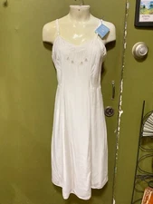 New Old Stock Retro Carol Brent Straight Cut Princess Style Slip Sz 34" Small