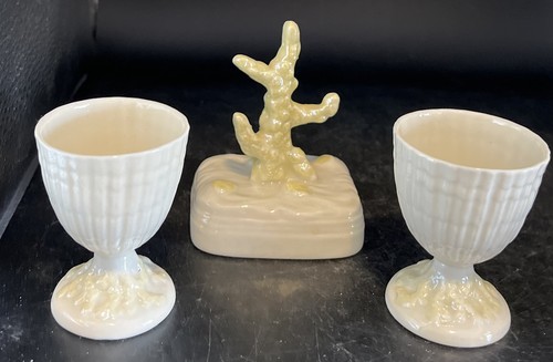 BELLEEK Coral Ring Holder and Two Limpet Egg Cups - Picture 3 of 12