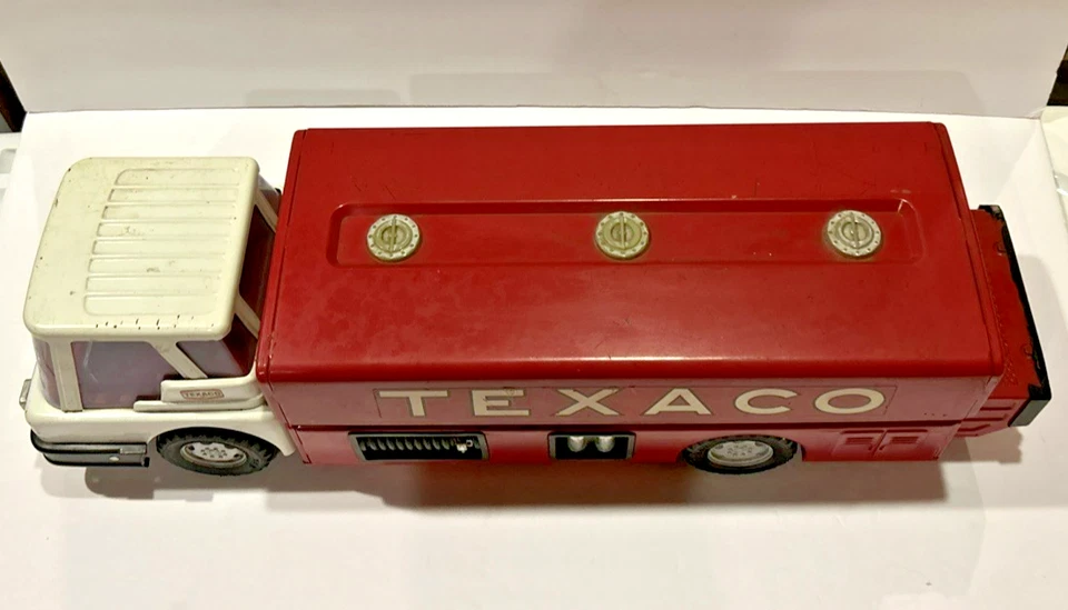 Vintage Metal Bigelow Texaco Toy Semi Truck  Fuel Truck with Tilt Steer - Image 2 of 4