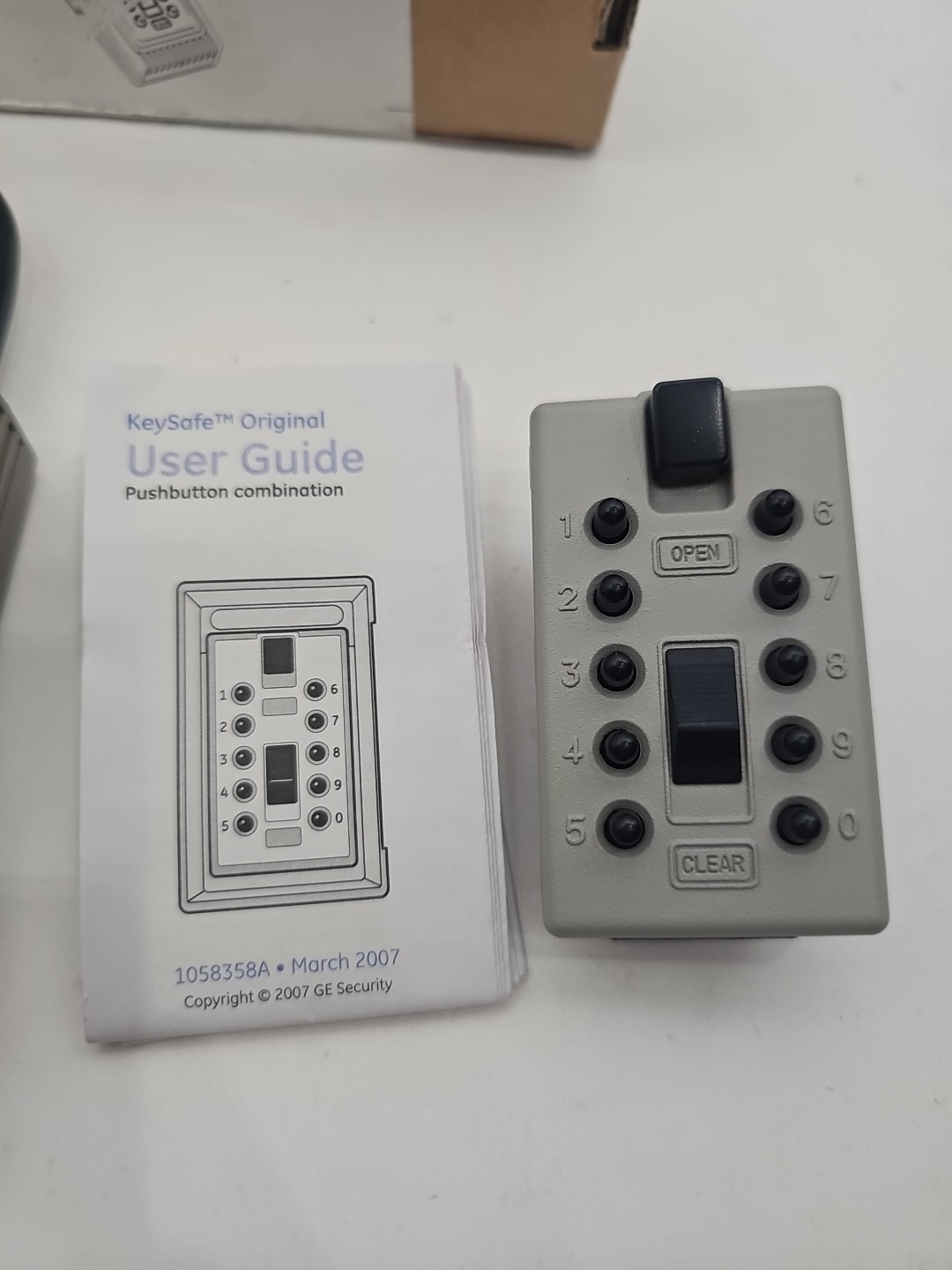 Kidde AccessPoint 001404 KeySafe 3-Key Portable Push Button Key Safe Box, Clay