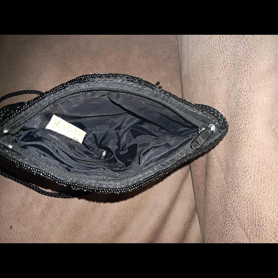 Bolso de noche vintage Magid negro con cuentas - hecho a mano en Macao Foto 2 de 4