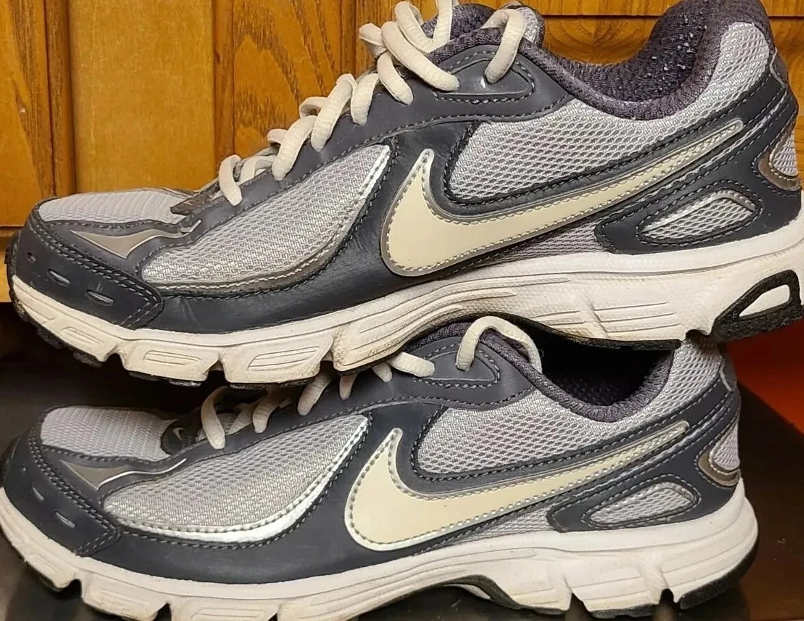 NIKE INCINERATE Women s Size 7 Gray White Running Shoes Sneakers