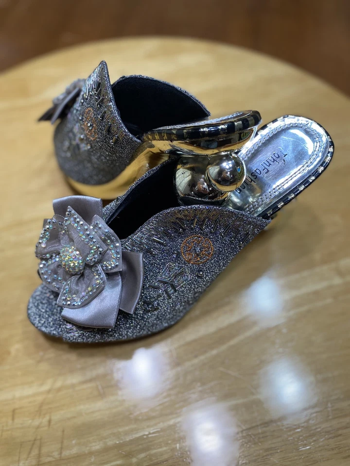 John Fashion Grey/Silver Studded Slip-On with Grey Bow & Rhinestones SIZE 10 - Image 2 of 4