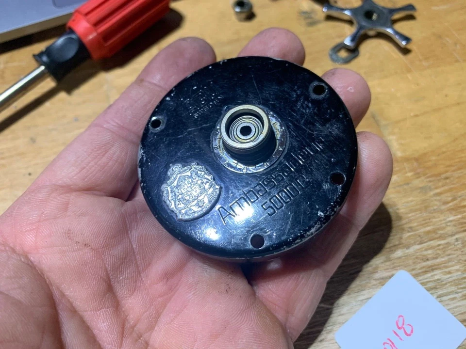 Placa de carrete de pesca Ambassadeur 5000C (lote #20118) Foto 2 de 4