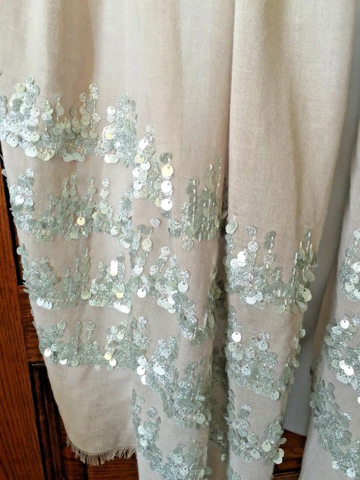 $32 Colección 18 Wolf Taupe Lentejuelas Poli/Rayón Gran Tamaño BUFANDA 26" X 64" Foto 2 de 4