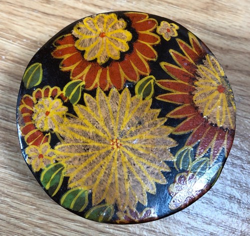Sm. 3.3125” x 1.8125” round oriental paper mache trinket box FLORAL FLOWERS TOP - Picture 2 of 15
