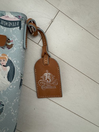 Disney Dooney & Bourke Cinderella 75th Anniversary Crossbody Bag Exact New - Bild 3 von 5