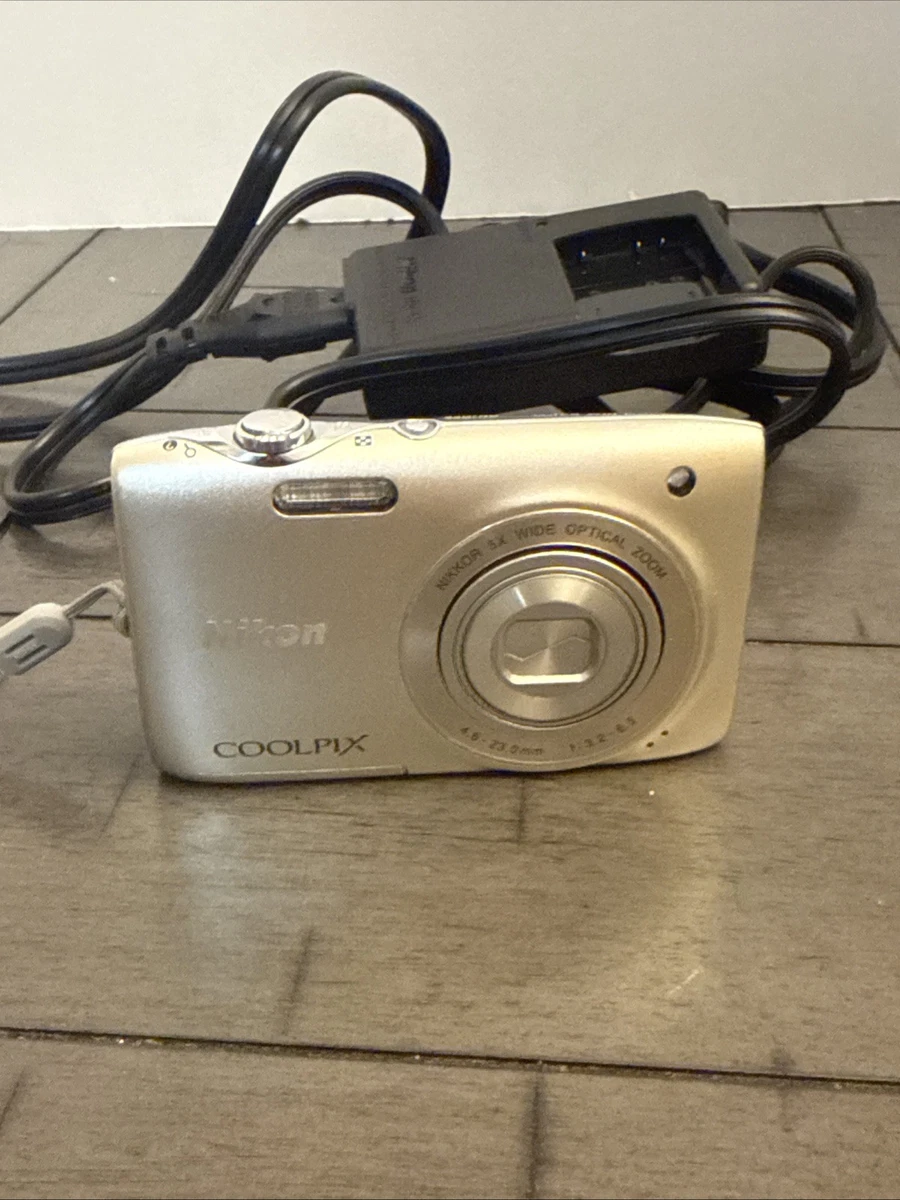 Lot 2 Nikon Coolpix S3100 - Noir Et Rouge - Pour Pièces / Non Testés
