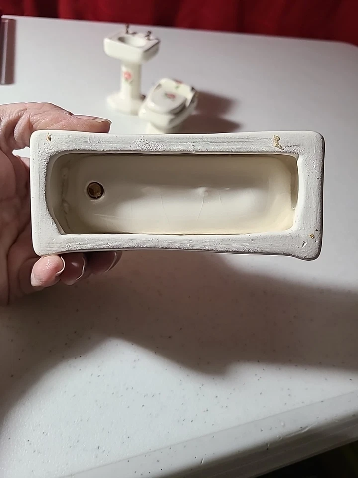 Conjunto de 3 peças de banheiro Bespaq branco floral pintado à mão casa de bonecas miniatura - Imagem 4 de 4