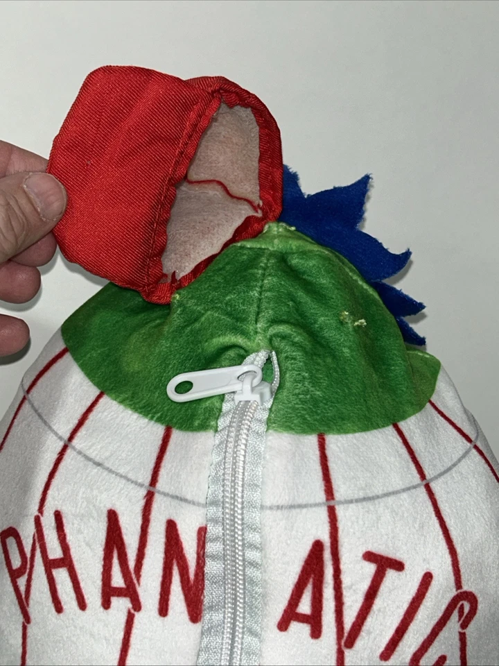 PHILLIES PHANATIC MASCOT Phillies Kids Club Hideaway Plush Blanket  PREOWNED - Image 4 of 4