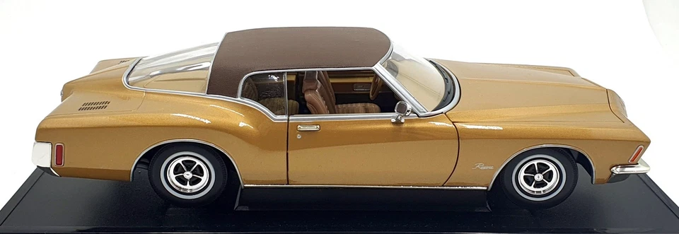 Road Signature 1/18 Scale Diecast 92558 - 1971 Buick Riviera - Gold - Image 4 of 4