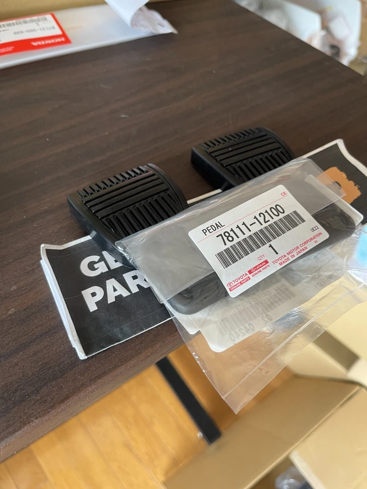 Genuine TOYOTA OEM Supra 1986-1998 MT Gas & Brake & Clutch Pedal Pads Set of 3 Foto 3 de 4