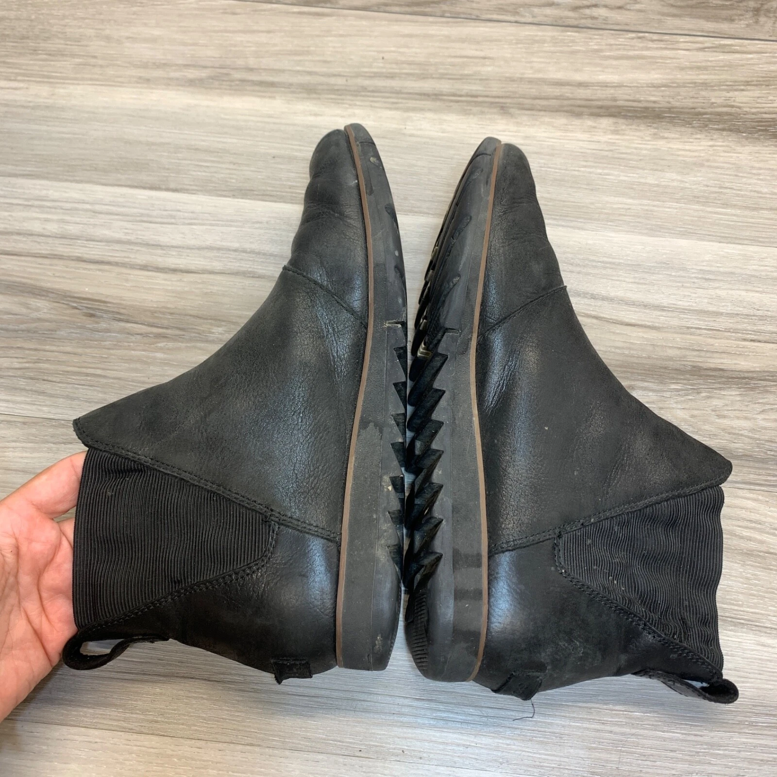 sorel harlow chelsea ankle leather boots
