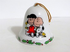 SNOOPY PEANUTS CHARLIE BROWN DETERMINED PORCELAIN CHRISTMAS BELL ORNAMENT 1977
