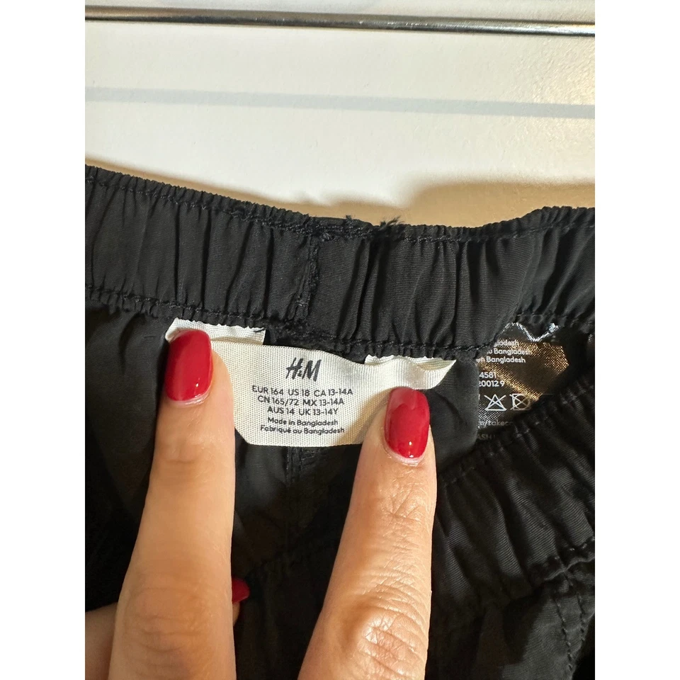 Pantalones cargo grises H&M para niños cintura elástica talla 13-14 años Foto 3 de 4