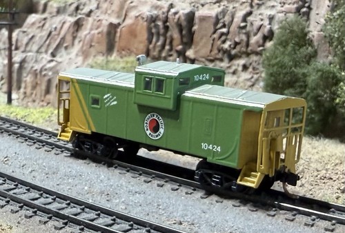 N Scale Con-Cor Wide Vision Caboose Northern Pacific Custom Painted Brass - Picture 3 of 10