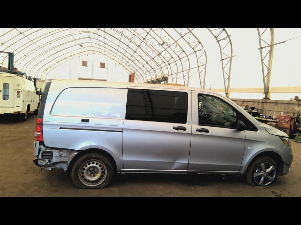 (LOCAL PICKUP ONLY) Passenger Right Front Door 447 Type Fits 16-21 METRIS 677360 Foto 3 de 4