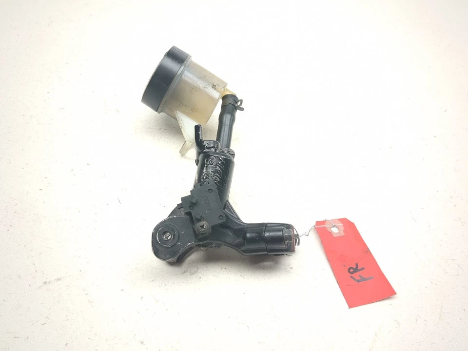 Главный цилиндр правого переднего тормоза 02 03 Honda CBR900RR CBR 954 - Изображение 2 из 4