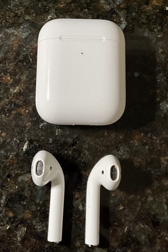Apple AirPods 2nd Generation with Wireless Charging Case - White - 第 3/14 張圖片