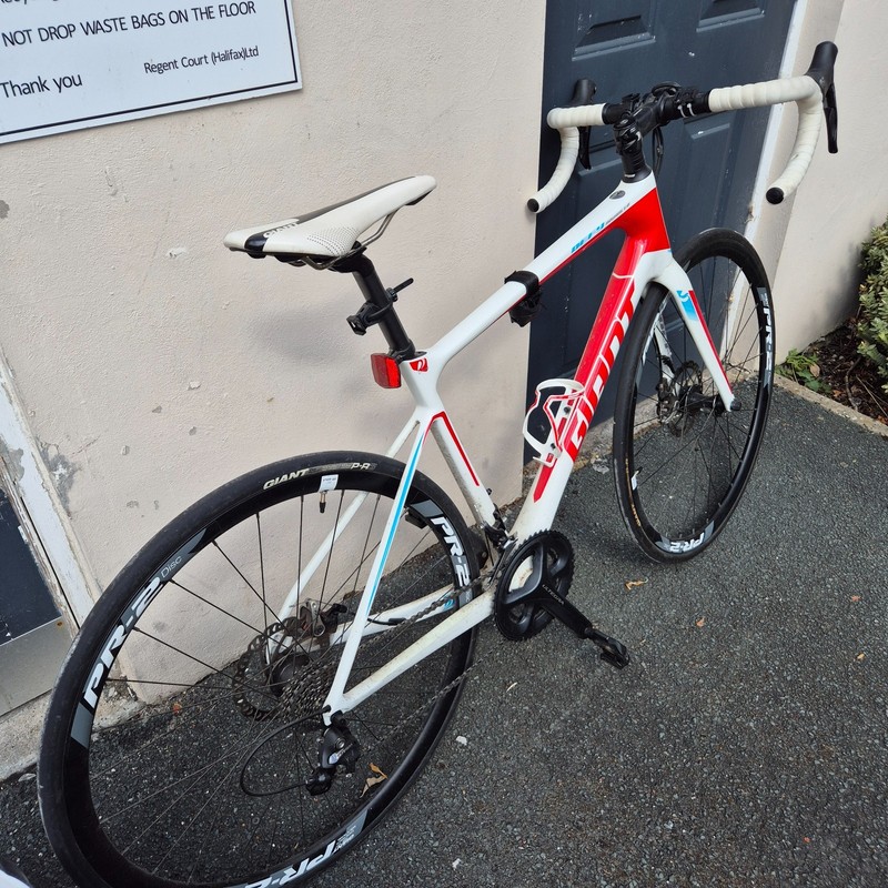 Giant Defy Advanced 2 Disk Road Bike size M/L 2014 White/Red